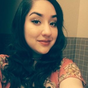 Meet your Posher, Crystal